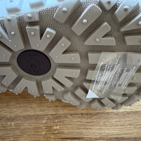 UGG Women’s Venture Daze Ultra Mini boots - Picture 6 of 12